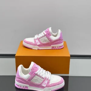 Louis Vuitton Trainer Sneaker - LS305