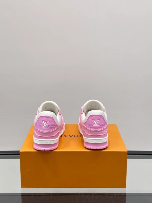 Louis Vuitton Trainer Sneaker - LS305