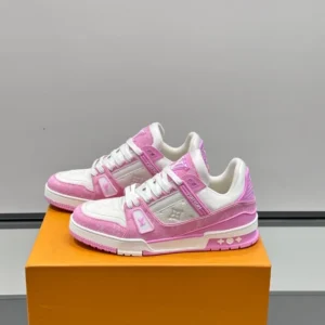 Louis Vuitton Trainer Sneaker - LS305