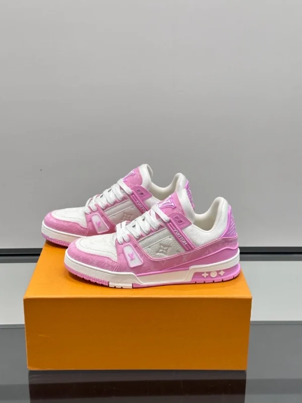 Louis Vuitton Trainer Sneaker - LS305