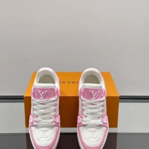 Louis Vuitton Trainer Sneaker - LS305