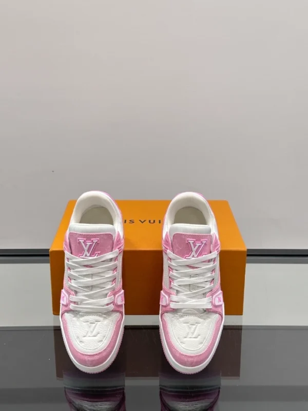 Louis Vuitton Trainer Sneaker - LS305