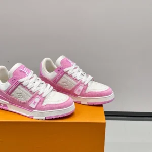 Louis Vuitton Trainer Sneaker - LS305