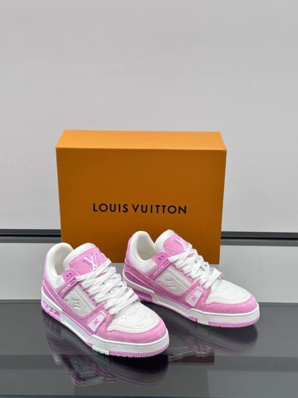 Louis Vuitton Trainer Sneaker - LS305