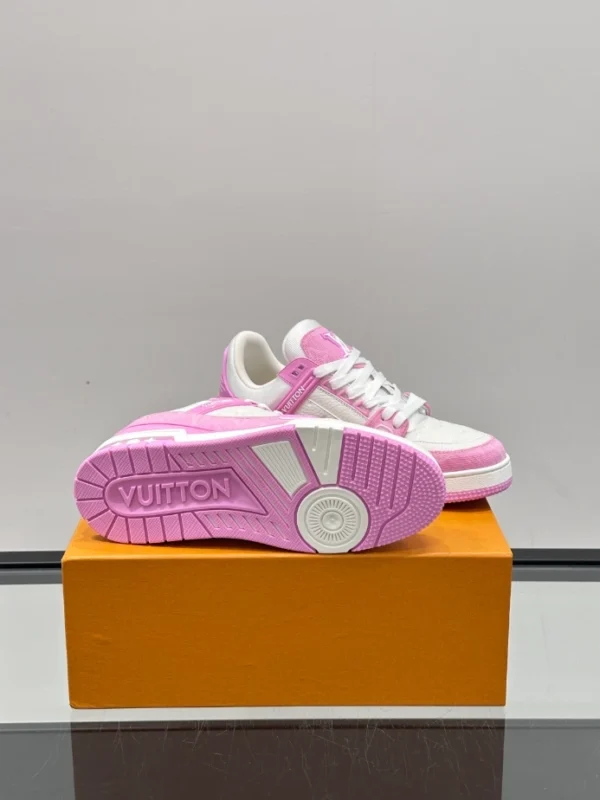 Louis Vuitton Trainer Sneaker - LS305