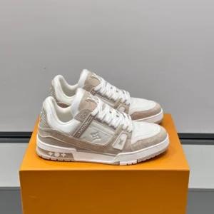 Louis Vuitton Trainer Sneaker - LS306