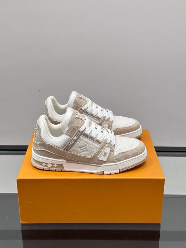 Louis Vuitton Trainer Sneaker - LS306
