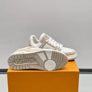 Louis Vuitton Trainer Sneaker - LS306