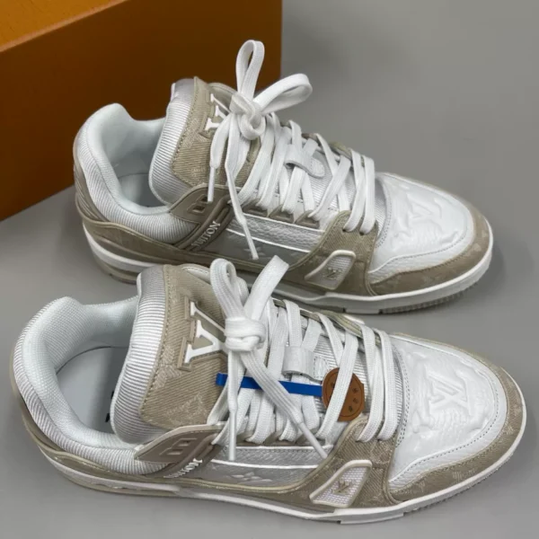 Louis Vuitton Trainer Sneaker - LS306