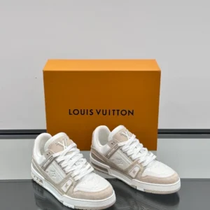 Louis Vuitton Trainer Sneaker - LS306