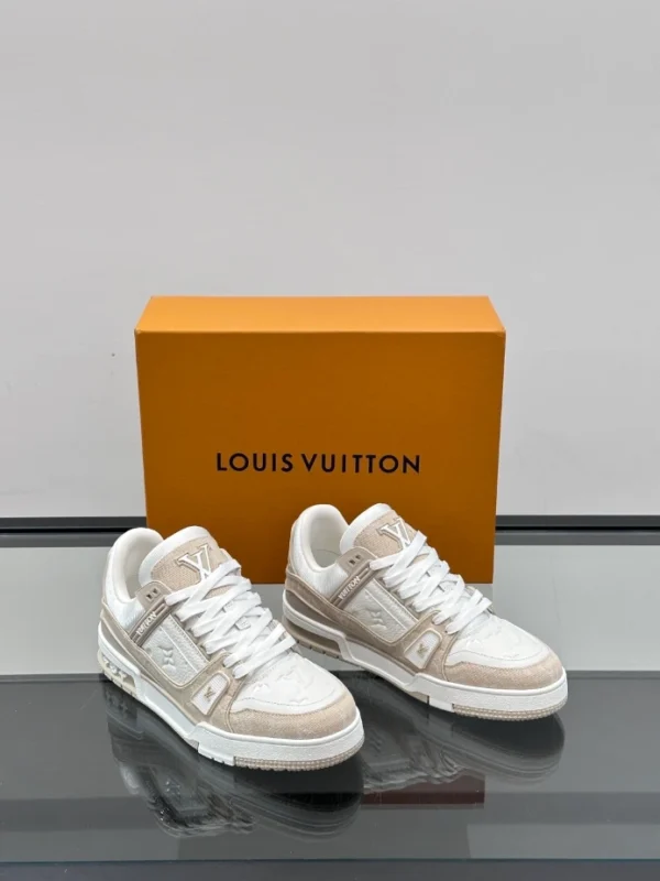 Louis Vuitton Trainer Sneaker - LS306