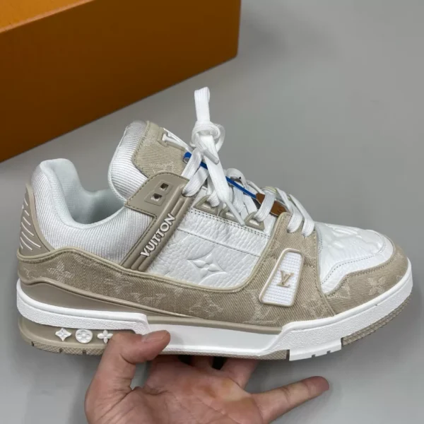 Louis Vuitton Trainer Sneaker - LS306