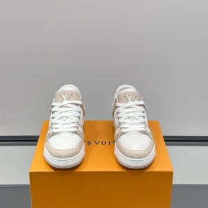 Louis Vuitton Trainer Sneaker - LS306