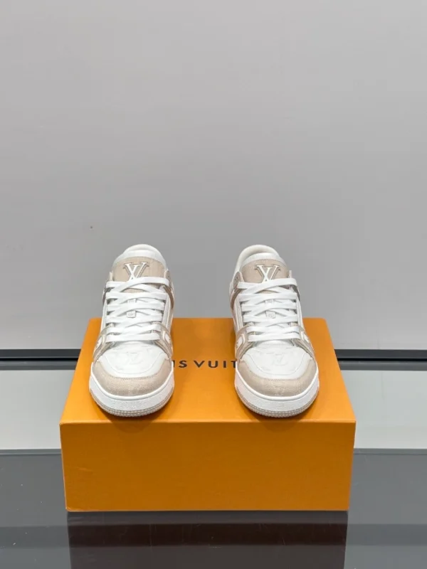 Louis Vuitton Trainer Sneaker - LS306