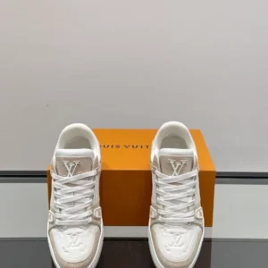 Louis Vuitton Trainer Sneaker - LS306