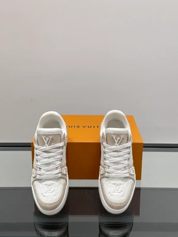 Louis Vuitton Trainer Sneaker - LS306