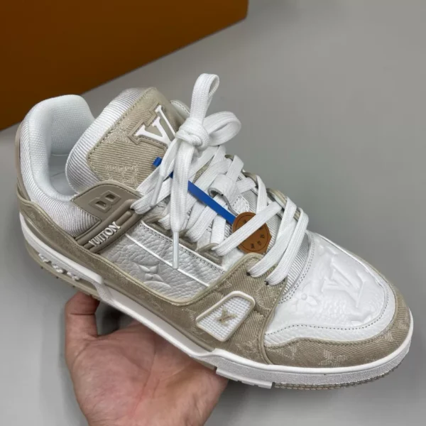 Louis Vuitton Trainer Sneaker - LS306