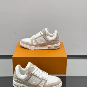 Louis Vuitton Trainer Sneaker - LS306