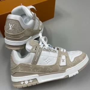Louis Vuitton Trainer Sneaker - LS306