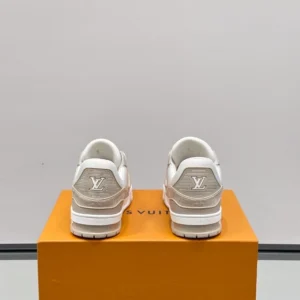 Louis Vuitton Trainer Sneaker - LS306