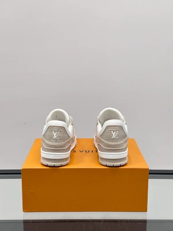 Louis Vuitton Trainer Sneaker - LS306