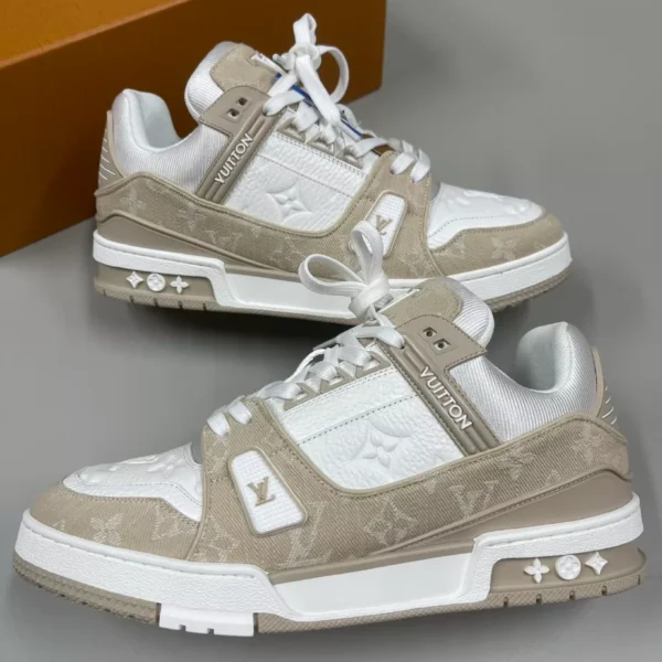 Louis Vuitton Trainer Sneaker - LS306
