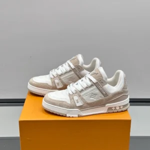 Louis Vuitton Trainer Sneaker - LS306