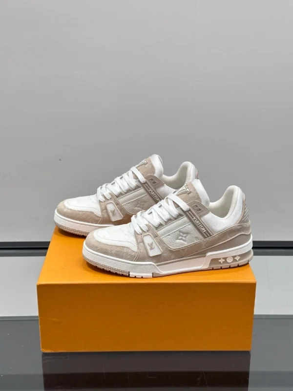 Louis Vuitton Trainer Sneaker - LS306