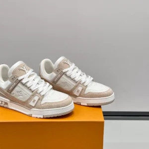 Louis Vuitton Trainer Sneaker - LS306