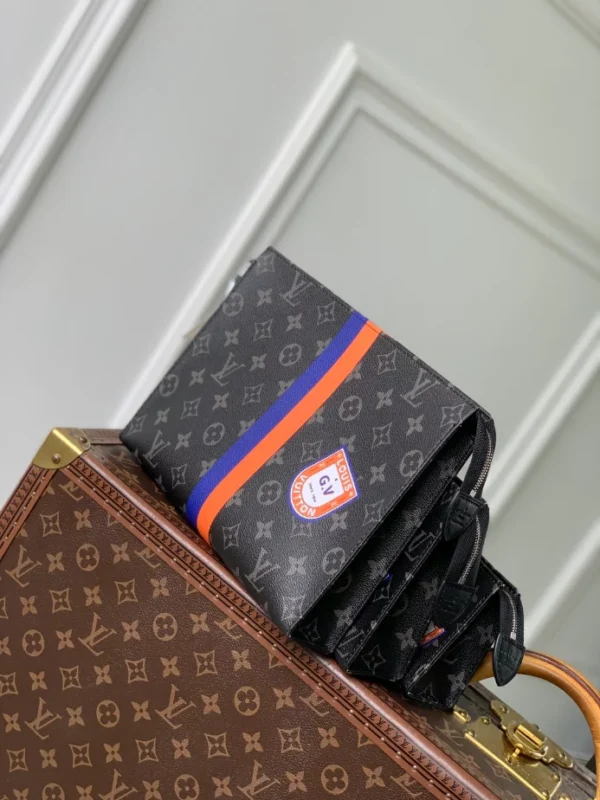 Louis Vuitton Trio Toilet Pouch Mon Monogram - LCP027
