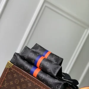 Louis Vuitton Trio Toilet Pouch Mon Monogram - LCP027