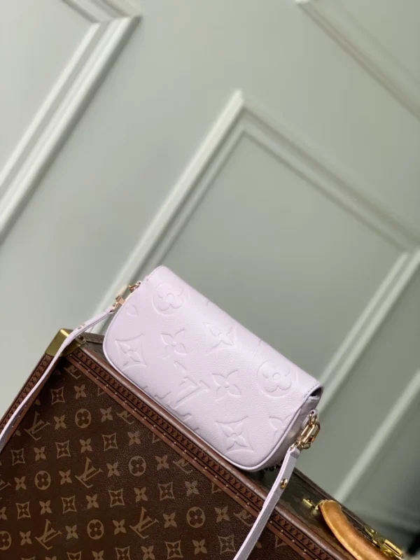 Louis Vuitton Wallet On Chain Ivy - LH113