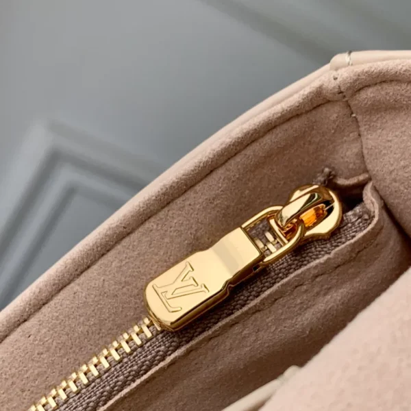 Louis Vuitton Wallet On Chain Ivy - LH114