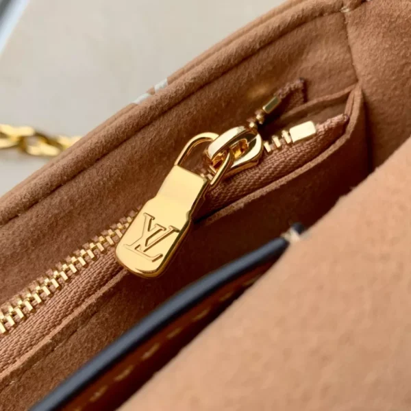 Louis Vuitton Wallet On Chain Ivy - LH87
