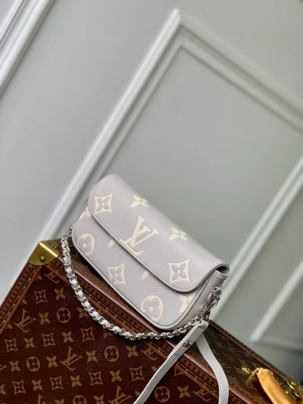 Louis Vuitton Wallet On Chain Ivy - LH93