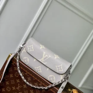 Louis Vuitton Wallet On Chain Ivy - LH93