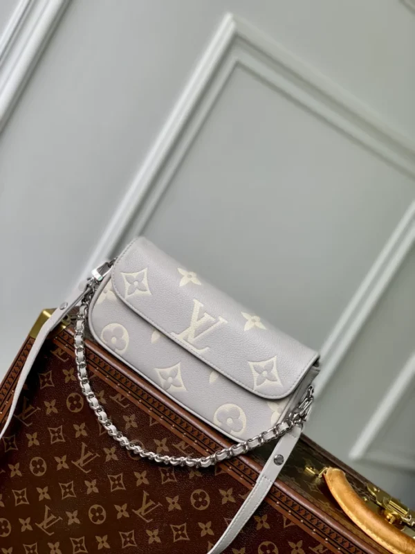 Louis Vuitton Wallet On Chain Ivy - LH93