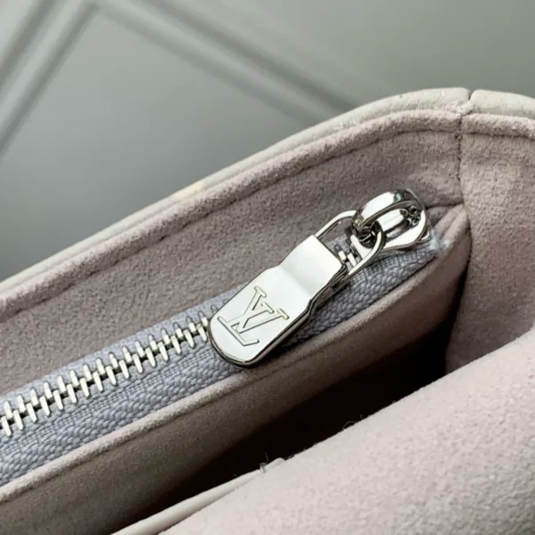 Louis Vuitton Wallet On Chain Ivy - LH93