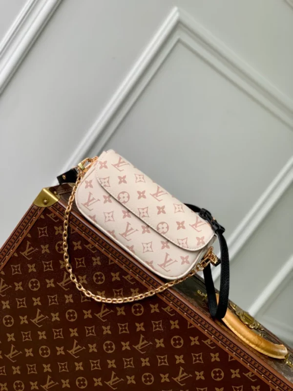 Louis Vuitton Wallet On Chain Ivy - LH94