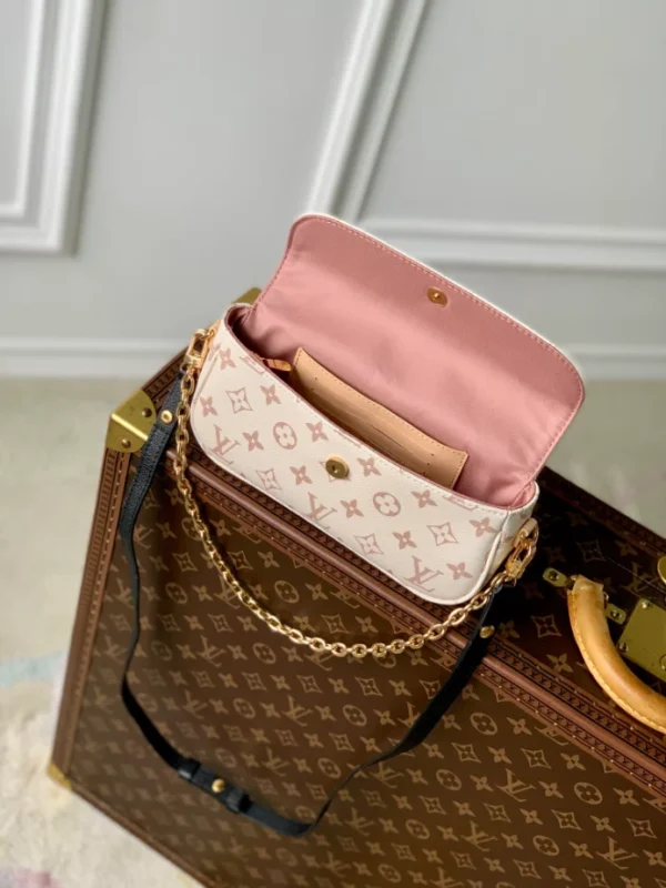 Louis Vuitton Wallet On Chain Ivy - LH94