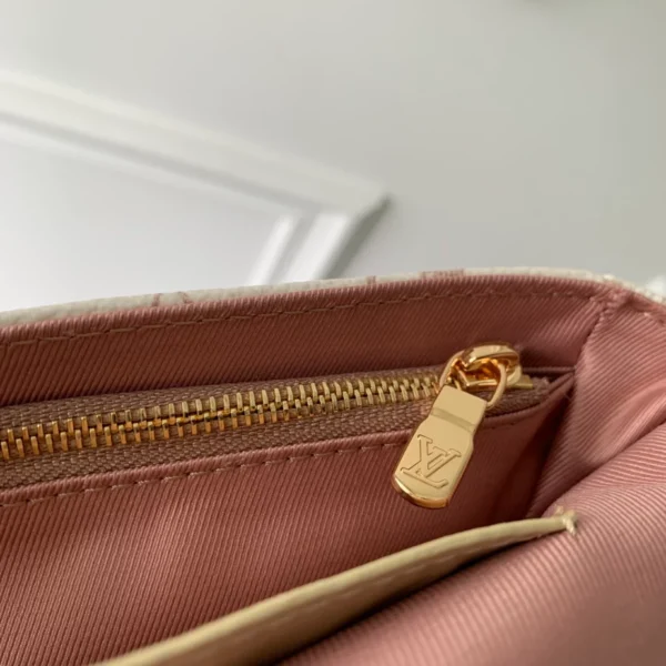 Louis Vuitton Wallet On Chain Ivy - LH94