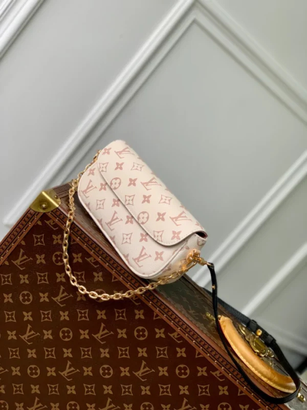 Louis Vuitton Wallet On Chain Ivy - LH94