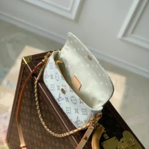 Louis Vuitton Wallet On Chain Ivy - LH95