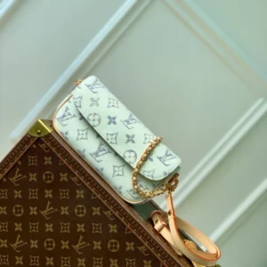 Louis Vuitton Wallet On Chain Ivy - LH95