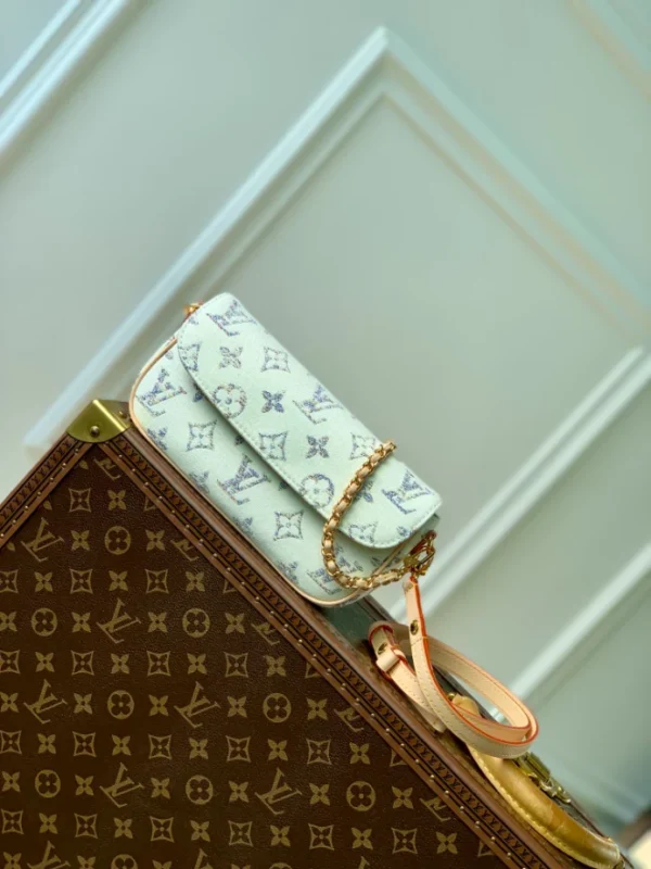 Louis Vuitton Wallet On Chain Ivy - LH95