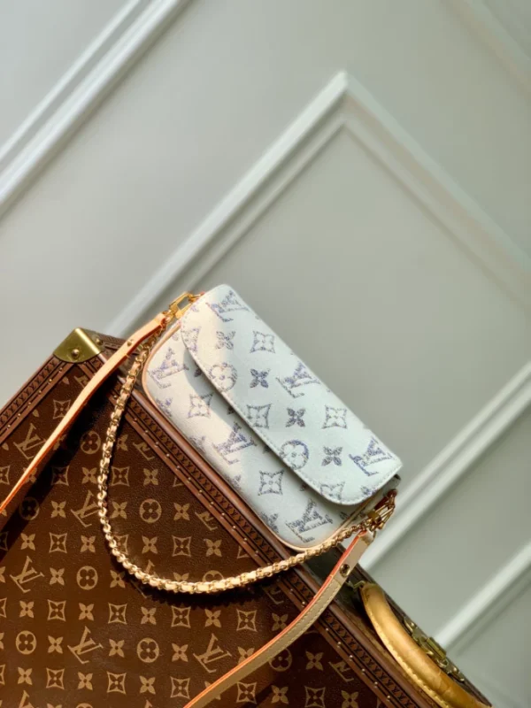 Louis Vuitton Wallet On Chain Ivy - LH95