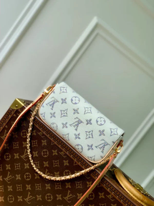 Louis Vuitton Wallet On Chain Ivy - LH95