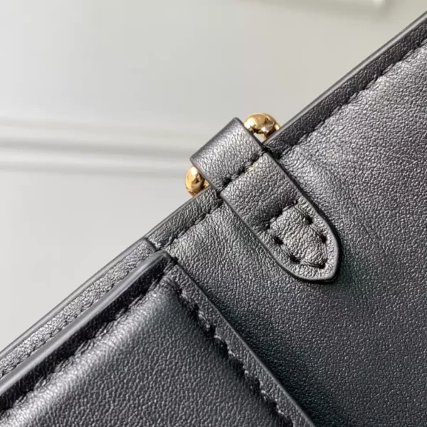 Louis Vuitton Wallet On Chain LV Bloom - LH102