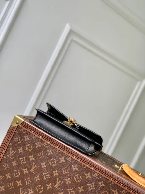 Louis Vuitton Wallet On Chain LV Bloom - LH102