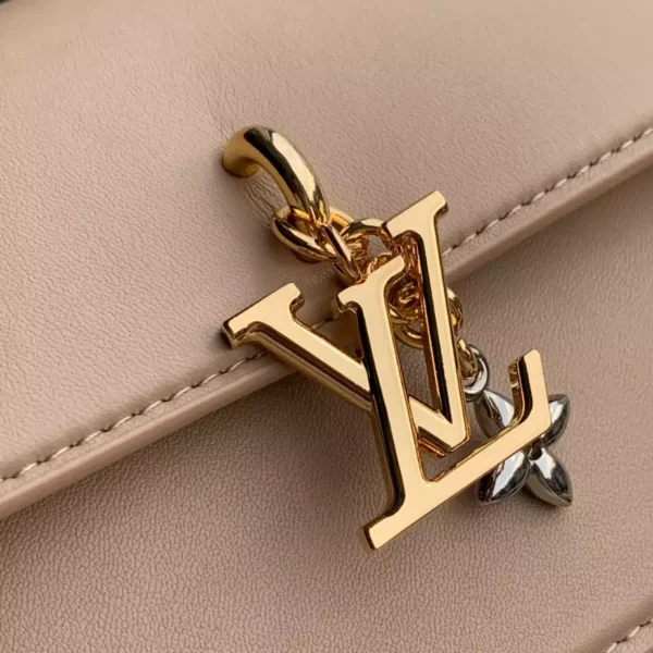 Louis Vuitton Wallet On Chain LV Bloom - LH104